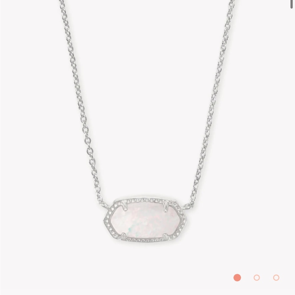 Elisa Silver Pendant Necklace in Silver